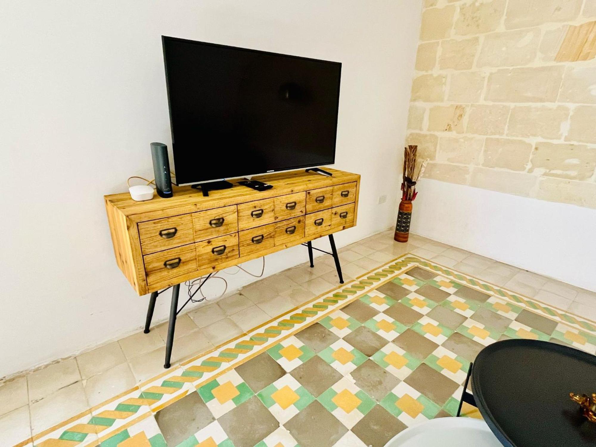 Cozy Charming Apartment In Old Bakery Street Valletta Bagian luar foto